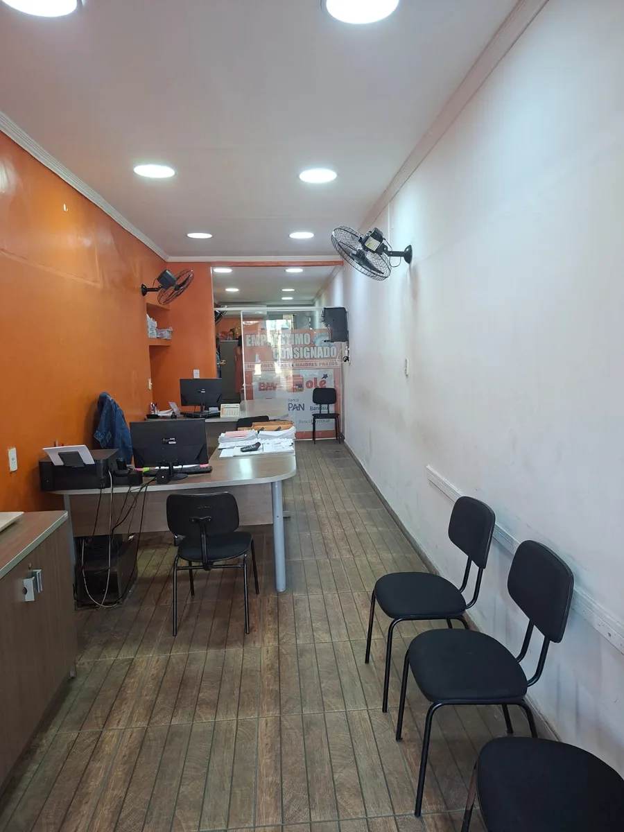Sala de espera do Grupo Real em Realengo, com cadeiras organizadas para o atendimento